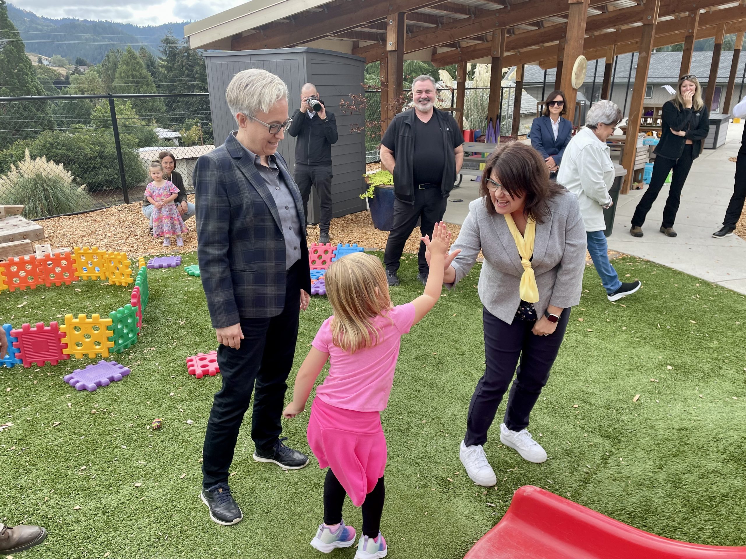 Governor Kotek and First Lady Aimee Kotek-Wilson interact with students at Yimìsa’ Preschool. Sept. 18, 2024. Cow Creek Band of Umpqua Tribe of Indians